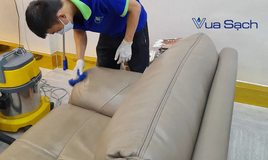 Dich-vu-giat-ghe-sofa-gia-re-tai-quan-cam-le