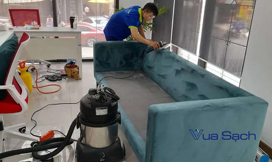 Dich-vu-giat-ghe-sofa-nhung-tai-nha-cam-le
