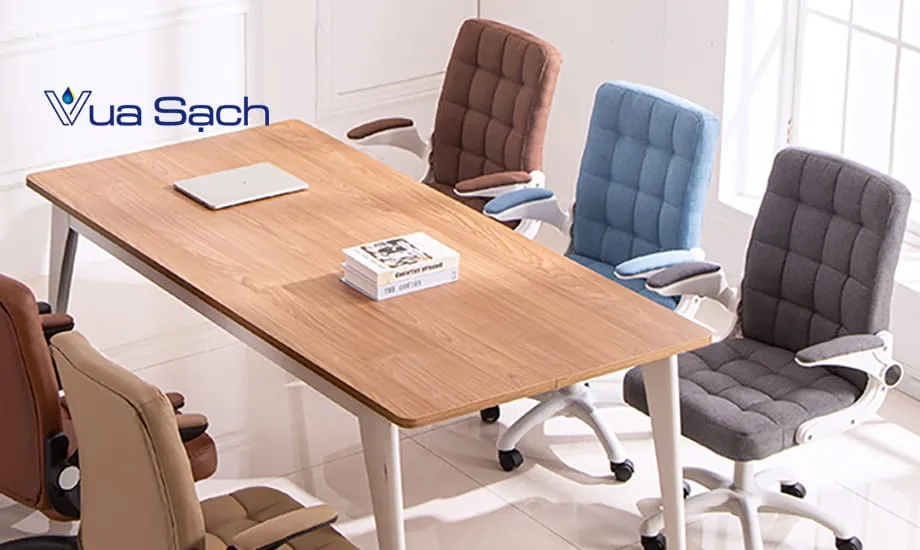 Cach-giat-ghe-van-phong-dinh-vet-muc-hieu-qua-01